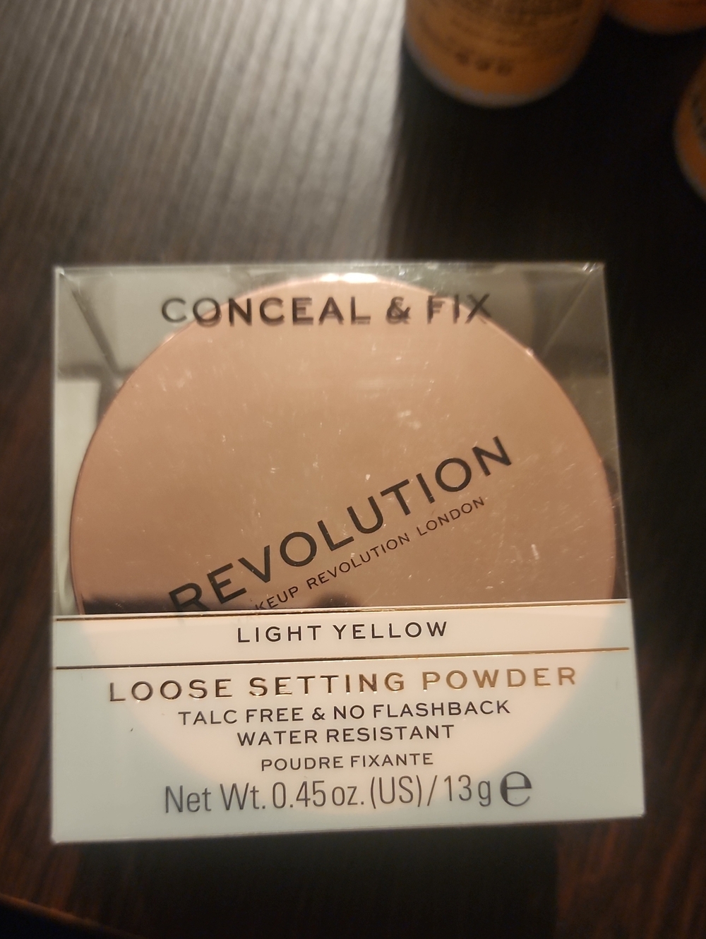 Revolution Conceal & Fix Loose Setting Powder — Light Yellow